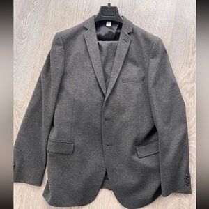 Tip Top Men’s Grey Suit (42R and 32Wx30L)